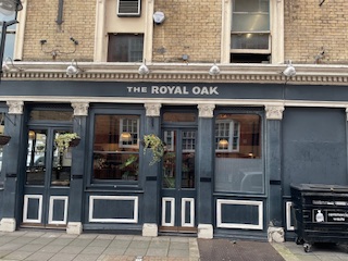 Front view of Royal Oak pub.