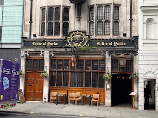 Front view Cittie of York pub