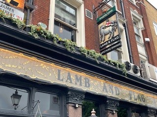 Pub sign Lamb & Flag