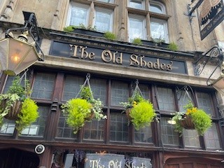 Exterior The Old Shades pub